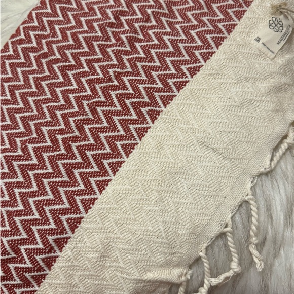 Table Runner - Picture 2 of 6